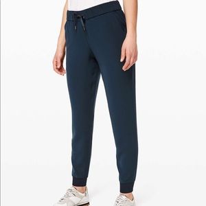 Women’s Size 4 Lululemon on the fly pant